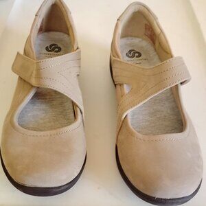 Clarks sueded mary jane style cloudsteppers sz 8